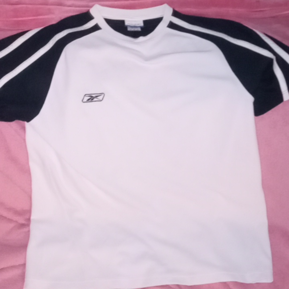 Reebok t-shirt size large
